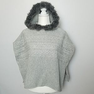 🙋‍♀️Gap Kids Faux-Fur Trim Cable-Knit Poncho